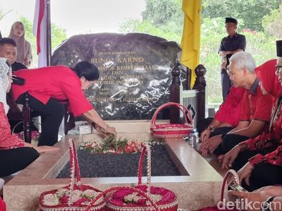 Momen Khidmat Megawati Ajak Ganjar-Mahfud Ziarah ke Makam Bung Karno
