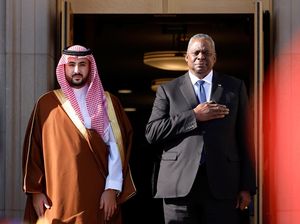 Menhan Arab Saudi Bertemu Menhan AS, Cegah Perang Israel-Hamas Meluas