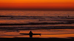 Menikmati Matahari Tenggelam di Pantai Cardiff California