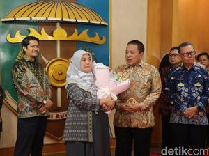 Tangis Chusnunia Chalim Saat Pamitan Lepas Jabatan Wagub Lampung Tangis Chusnunia Chalim Saat Pamitan Lepas Jabatan Wagub Lampung