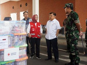 Momen JK Cek Bantuan Logistik untuk Gaza Momen JK Cek Bantuan Logistik untuk Gaza