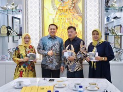 Bamsoet Serahkan 6 Kendaraan Operasional ke DPD Golkar Dapil 7 Jateng