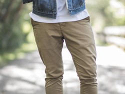 Celana Coklat Cocok dengan Baju Warna Apa? Begini Mix and Matchnya