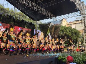Seru! Saat Bapak-bapak di Semarang Ikut Lomba Paduan Suara Mars PKK Seru! Saat Bapak-bapak di Semarang Ikut Lomba Paduan Suara Mars PKK