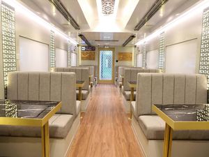 Penampakan Kereta Makan Nuansa Suite Class Penampakan Kereta Makan Nuansa Suite Class