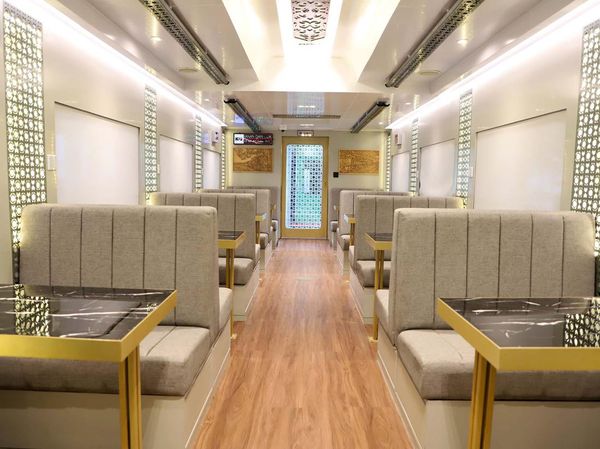 Penampakan Kereta Makan Nuansa Suite Class