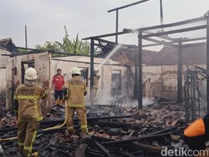 Gudang Penyimpanan Dekorasi Manten di Ceper Klaten Ludes Terbakar