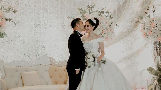 Potret Harmonis Eza Gionino dan Istri yang Sempat Tak Direstui Ibunda