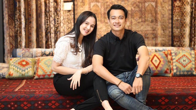 Berita Viral Selebriti dari InsertLive : Eza Gionino Digugat Cerai Istri, Kuasa Hukum Jawab Isu KDRT & Orang Ketiga