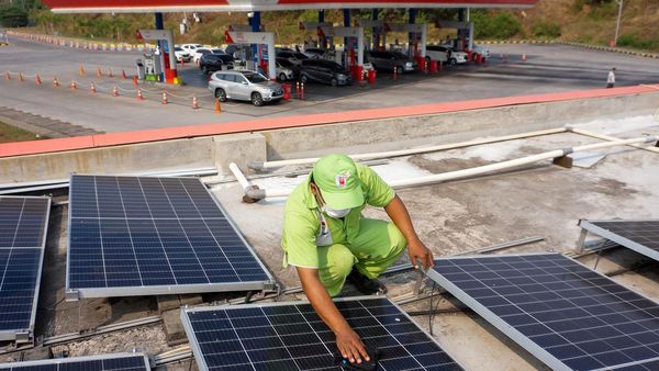 Potret PLTS Pasok Listrik ke SPBU