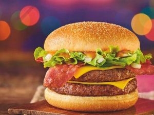 Mantan Pegawai McD Ungkap Rahasia Pembuatan Burger di Dapur Resto Mantan Pegawai McD Ungkap Rahasia Pembuatan Burger di Dapur Resto
