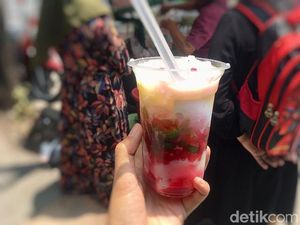 Segarnya Es Pisang Ijo di Surabaya yang Nikmat Diseruput Saat Cuaca Panas Segarnya Es Pisang Ijo di Surabaya yang Nikmat Diseruput Saat Cuaca Panas