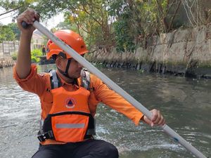Kemunculan Buaya di Sungai Gegerkan Warga Medokan Semampir Surabaya