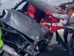 Tabrak Truk dari Belakang di Tol Bali Mandara, Jimny Terguling-Remuk