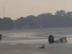 Ekskavator Tenggelam di Situ Cikaret Bogor, Operator Menyelamatkan Diri