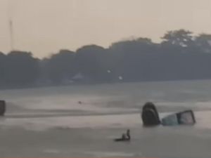 Ekskavator Tenggelam di Situ Cikaret Bogor, Operator Menyelamatkan Diri Ekskavator Tenggelam di Situ Cikaret Bogor, Operator Menyelamatkan Diri