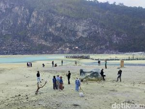 Air Danau Kawah Putih Bandung Menyusut gegara Kemarau Panjang