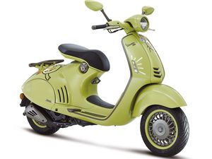 Vespa 946 10 Anniversario Limited Edition Meluncur di RI, Harganya Ngagetin! Vespa 946 10 Anniversario Limited Edition Meluncur di RI, Harganya Ngagetin!