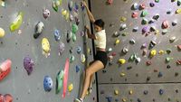 Anya Geraldine Wall Climbing, Kaki Jenjang Jadi Sorotan