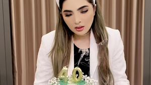 Ashanty Rayakan Ulang Tahun yang ke-40 Pakai Kue Berhias Bunga