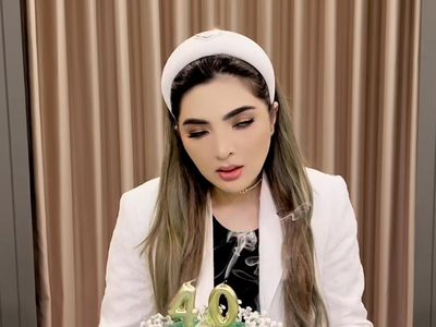 Ashanty Rayakan Ulang Tahun yang ke-40 Pakai Kue Berhias Bunga