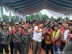 Bobby VC Presiden saat Peletakan Batu Pertama Patung Jokowi, Warga Histeris