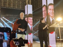 Ganjar Ajak Relawan Solid, Singgung Tak Bisa Gerakkan Alat Negara