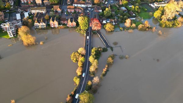 Badai Ciaran Bikin Sungai Arun di Inggris Meluap