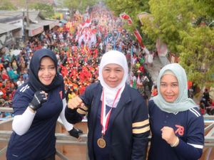 Gubernur Khofifah Lepas 8.041 Peserta Gerak Jalan Mojokerto-Surabaya 2023