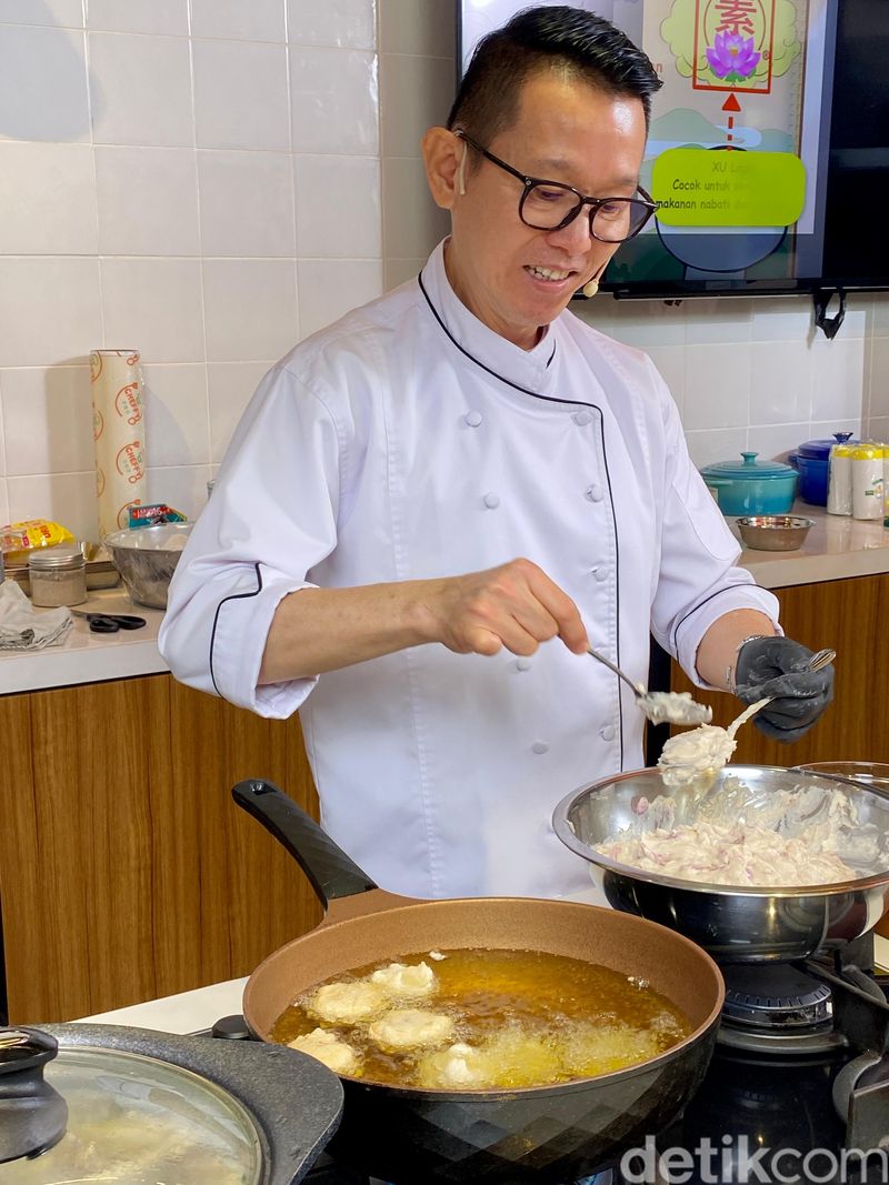 Gurih Kenyal! Chef Eddrian Bagikan Trik Bikin Bakso Goreng Bangka