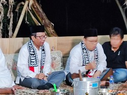 Mahfud Pakai Syal Save Palestine Al-Aqsa di Ponpes Minggir Sleman