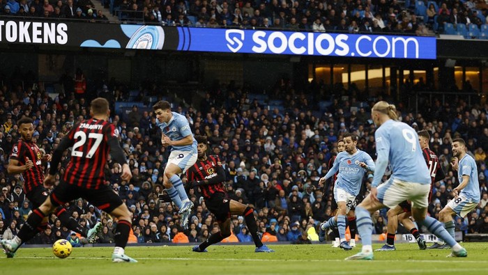 Soccer Football - Premier League - Manchester City v AFC Bournemouth - Etihad Stadium, Manchester, Britain - November 4, 2023 Manchester Citys Bernardo Silva scores their second goal Action Images via Reuters/Jason Cairnduff NO USE WITH UNAUTHORIZED AUDIO, VIDEO, DATA, FIXTURE LISTS, CLUB/LEAGUE LOGOS OR LIVE SERVICES. ONLINE IN-MATCH USE LIMITED TO 45 IMAGES, NO VIDEO EMULATION. NO USE IN BETTING, GAMES OR SINGLE CLUB/LEAGUE/PLAYER PUBLICATIONS.