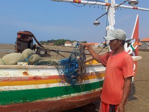 Kapal Pukat Harimau Resahkan Nelayan Sampang Kapal Pukat Harimau Resahkan Nelayan Sampang