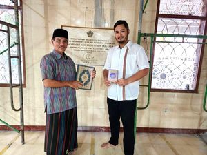 Panji Soeharto Sambangi Masjid di Kupang, Hibahkan AlQuran
