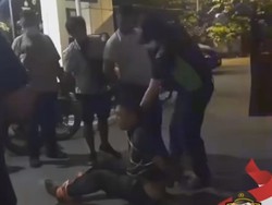 Detik-detik Pria Ngamuk di Jakut Diamankan Pak Bhabin sampai Teriak Mama