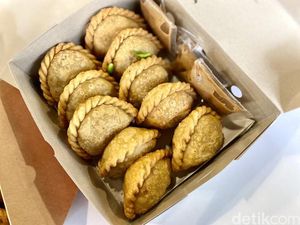 Jalangkote Disebut Lebih Enak Saat Dimakan Sambil Jongkok, Benarkah? Jalangkote Disebut Lebih Enak Saat Dimakan Sambil Jongkok, Benarkah?