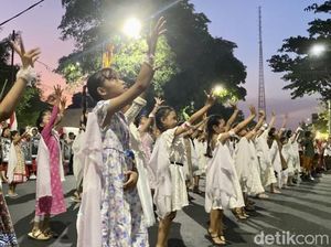 Anak-Anak Turut Meriahkan Parade Juang Sambil Belajar Sejarah Anak-Anak Turut Meriahkan Parade Juang Sambil Belajar Sejarah