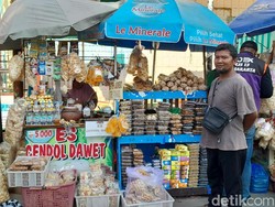 Ribuan Jemaah Kunjungi Masjid Sheikh Zayed, Omzet Pedagang Naik Jutaan