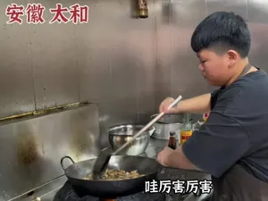 Bocah 12 Tahun Jago Masak Gantikan Orang Tuanya Bekerja di Restoran Bocah 12 Tahun Jago Masak Gantikan Orang Tuanya Bekerja di Restoran