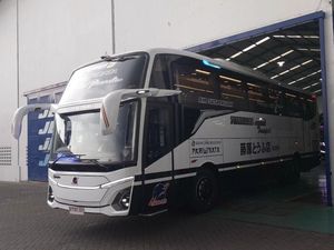 Fans Initial D Merapat, Bus Tunggal Jaya Meluncur dengan Livery ala Takumi Fujiwara Fans Initial D Merapat, Bus Tunggal Jaya Meluncur dengan Livery ala Takumi Fujiwara