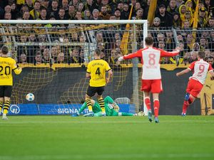 Dortmund Vs Bayern: Kane Hat-trick, Die Roten Menangi Der Klassiker 4-0