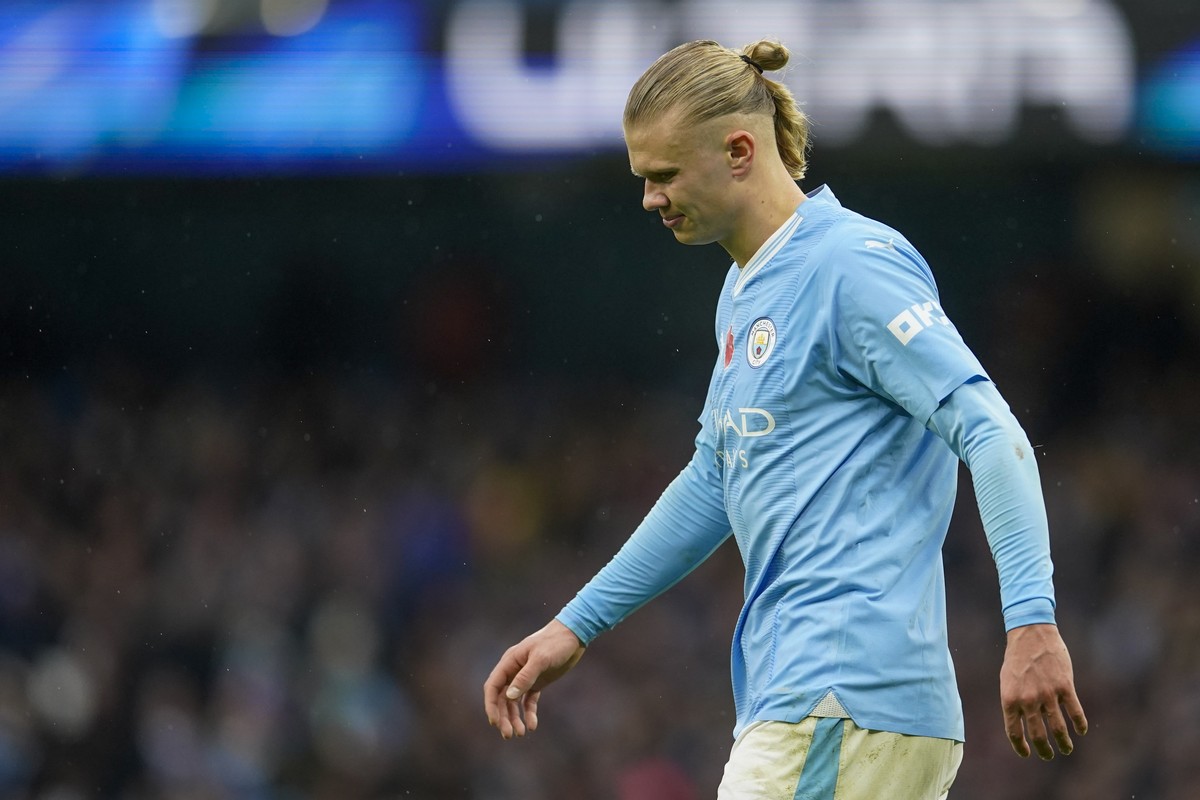 Bomber Man City Erling Haaland mengalami cedera di tengah kemenangan telak atas Bournemouth 6-1. (Foto: AP/Dave Thompson)