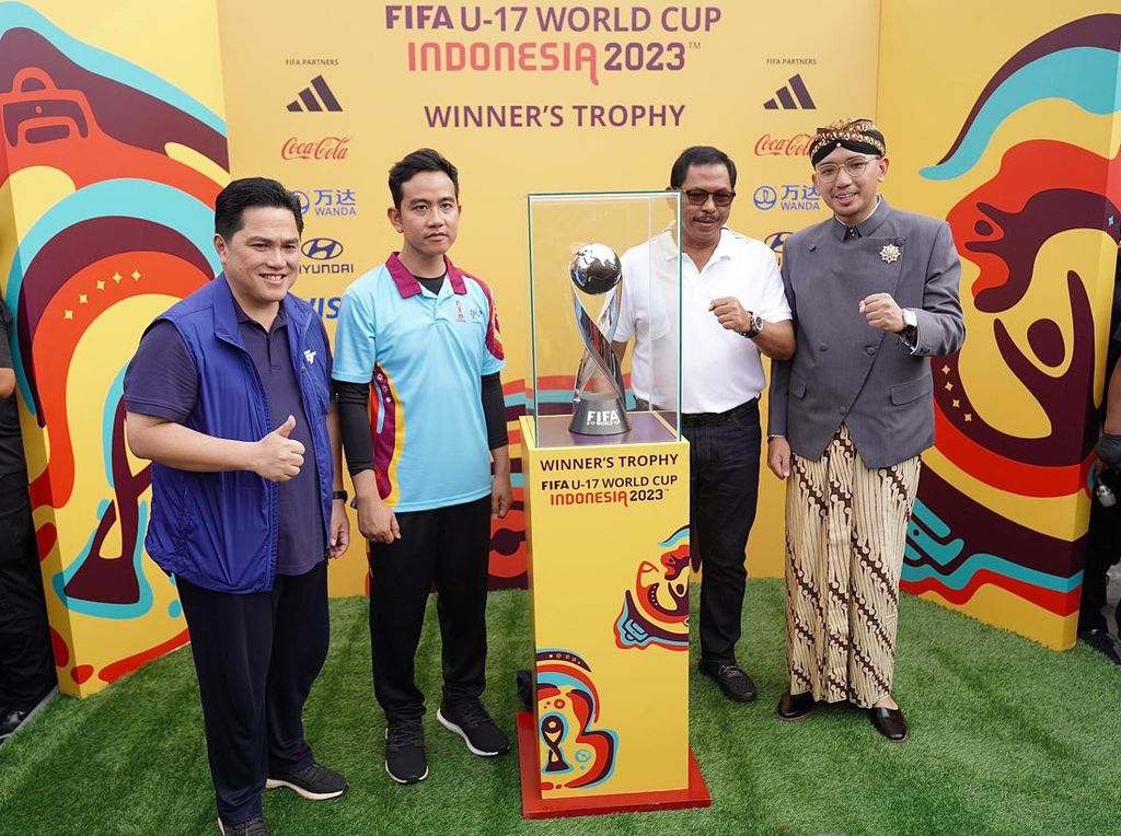 Piala Dunia U-17 2023: Momen Erick Thohir dan Gibran di Solo