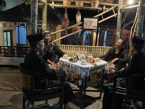 Keramahan Suku Osing dalam Secangkir Kopi Kemiren Banyuwangi Keramahan Suku Osing dalam Secangkir Kopi Kemiren Banyuwangi