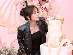 Klarifikasi Fuji Marah-marah dengan Karyawan saat Kerja