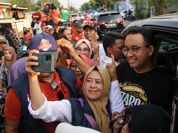 Gaya Anies Saat Safari Politik di Makassar
