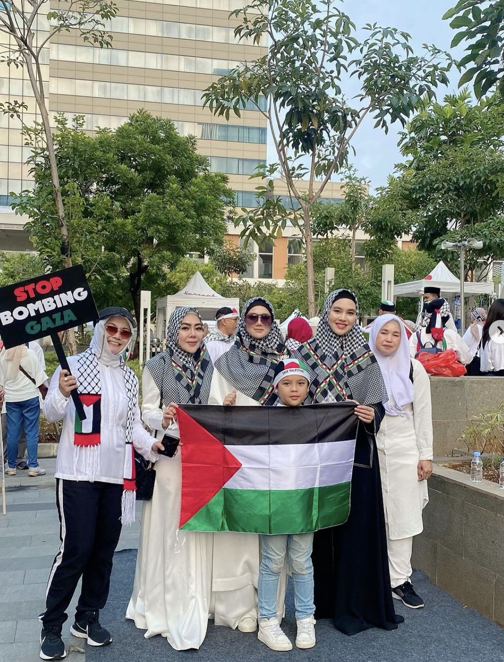 Gaya Artis di Aksi Bela Palestina Monas 2023