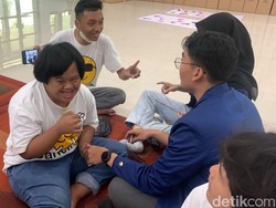 Gembira Anak-Anak Down Syndrome Liponsos Surabaya Main Bareng Mahasiswa ITS