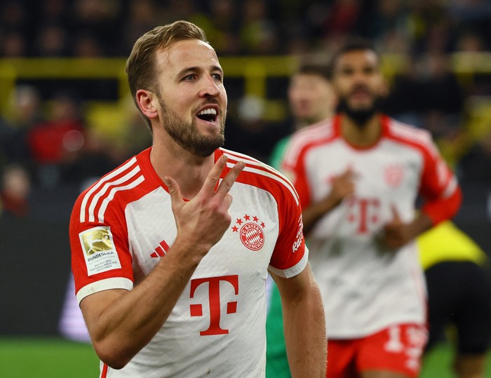Soccer Football - Bundesliga - Borussia Dortmund v Bayern Munich - Signal Iduna Park, Dortmund, Germany - November 4, 2023 Bayern Munichs Harry Kane celebrates scoring their fourth goal REUTERS/Wolfgang Rattay DFL REGULATIONS PROHIBIT ANY USE OF PHOTOGRAPHS AS IMAGE SEQUENCES AND/OR QUASI-VIDEO.