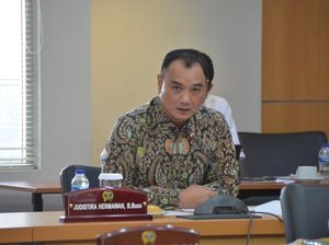 Legislator Minta JPO Cakung Tanpa Pagar Direnovasi dan Ditambah Lift Legislator Minta JPO Cakung Tanpa Pagar Direnovasi dan Ditambah Lift
